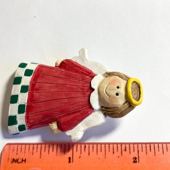 Vintage Christmas Angel Pin Brooch Red Green White Resin Halo Painted Wings - Picture 4 of 4